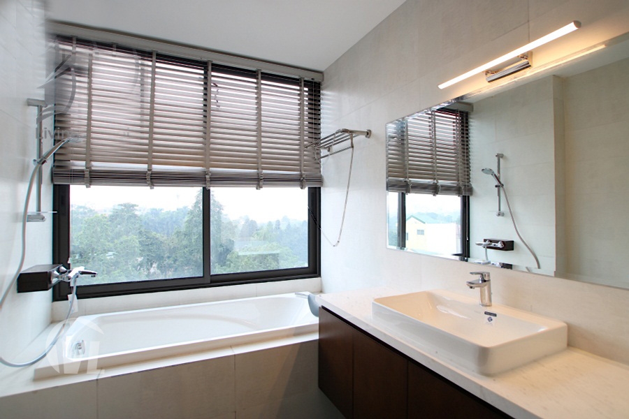 333 4 beds serviced apartment to rent in Tay Ho with open view