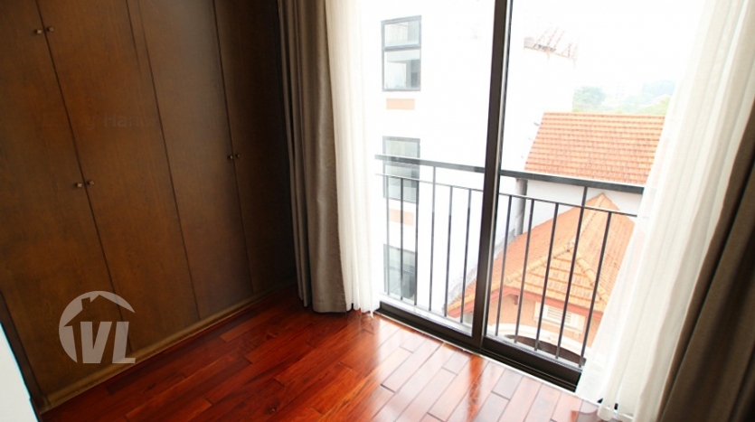 4 beds serviced apartment to rent in Tay Ho with open view