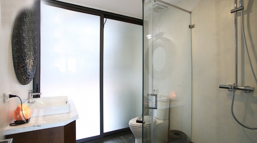 4 beds serviced apartment to rent in Tay Ho with open view
