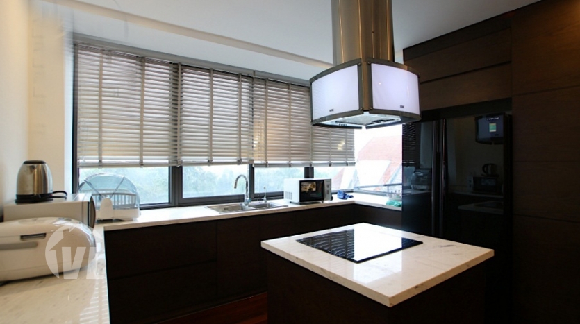 4 beds serviced apartment to rent in Tay Ho with open view