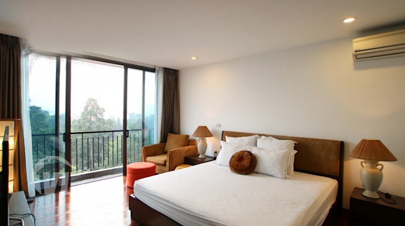 4 beds serviced apartment to rent in Tay Ho with open view