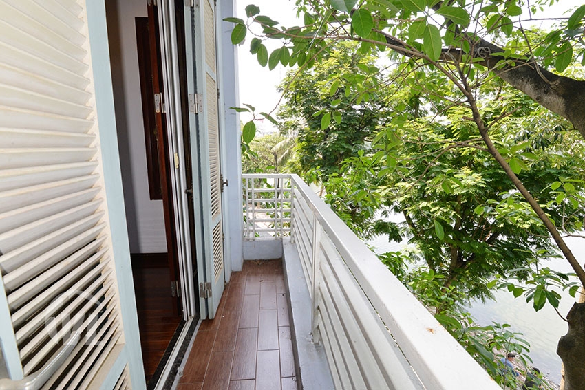 333 Large apartment with open view to lease in Truc Bach area