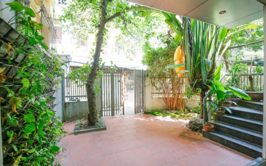 Modern 4 beds 4 baths rental house in Tay Ho with yard