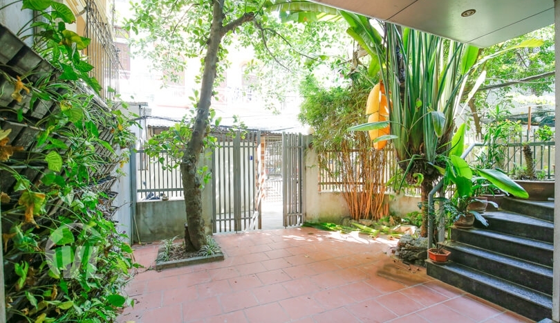 Modern 4 beds 4 baths rental house in Tay Ho with yard