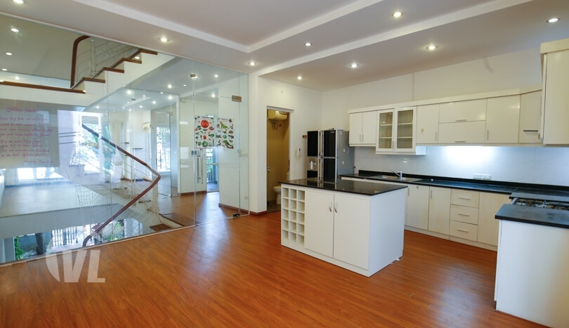 Modern 4 beds 4 baths rental house in Tay Ho with yard