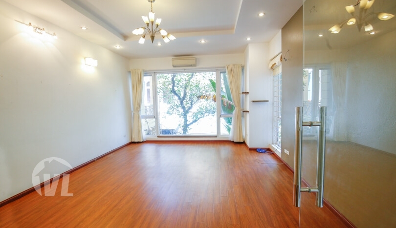 Modern 4 beds 4 baths rental house in Tay Ho with yard