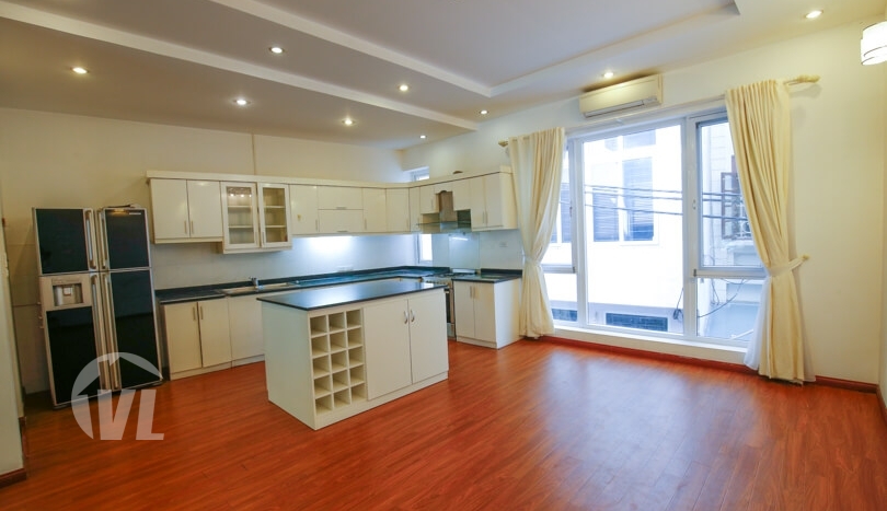 Modern 4 beds 4 baths rental house in Tay Ho with yard