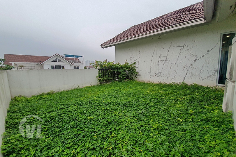 333 Modern furnished corner villa with garden in Vinhomes Riverside Hanoi