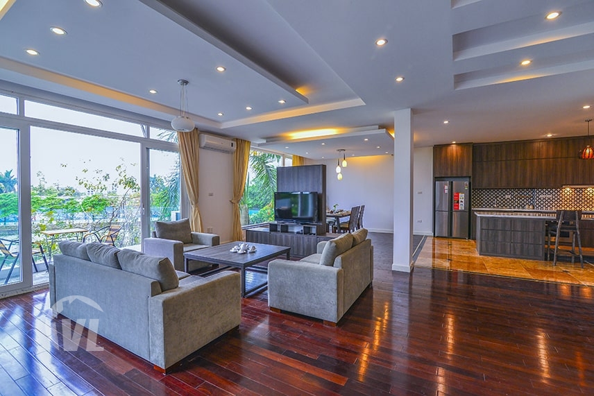 333 Renovated 4 bedrooms apartment in Tay Ho facing the West Lake
