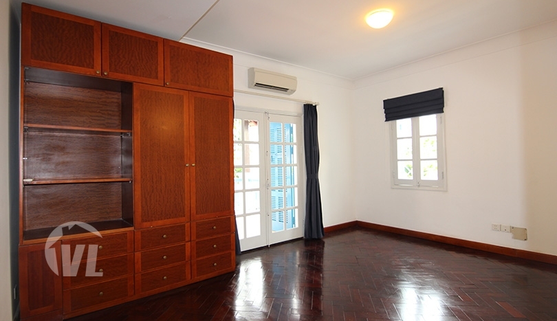 Renovated swimming-pool villa to lease in Tay Ho area Hanoi