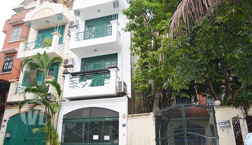 4 beds partly furnished house to rent with lake view in Tay Ho