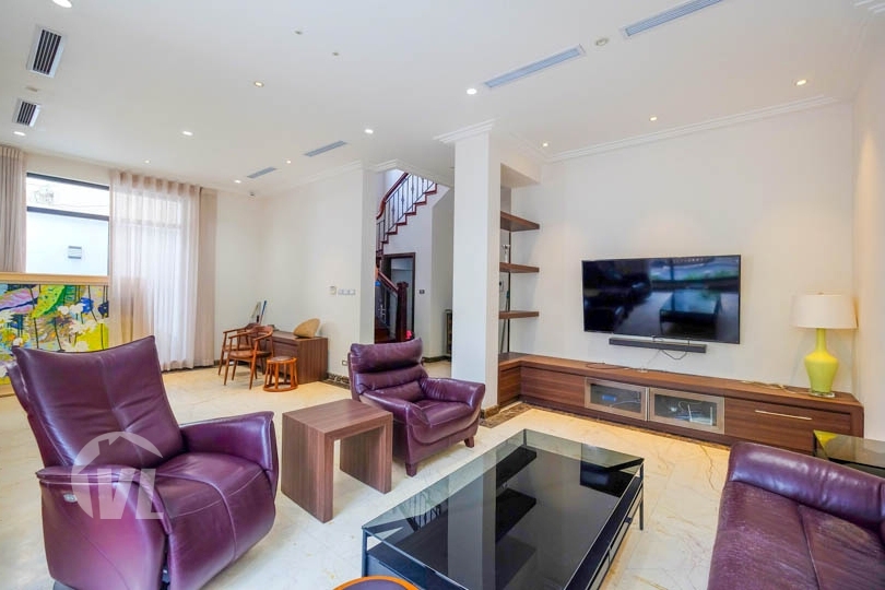 333 This Brand-new furnished house in Ciputra just came on the market! Perfectly located in the T block, the quietest area of the complex. Coming with 4 bedrooms
