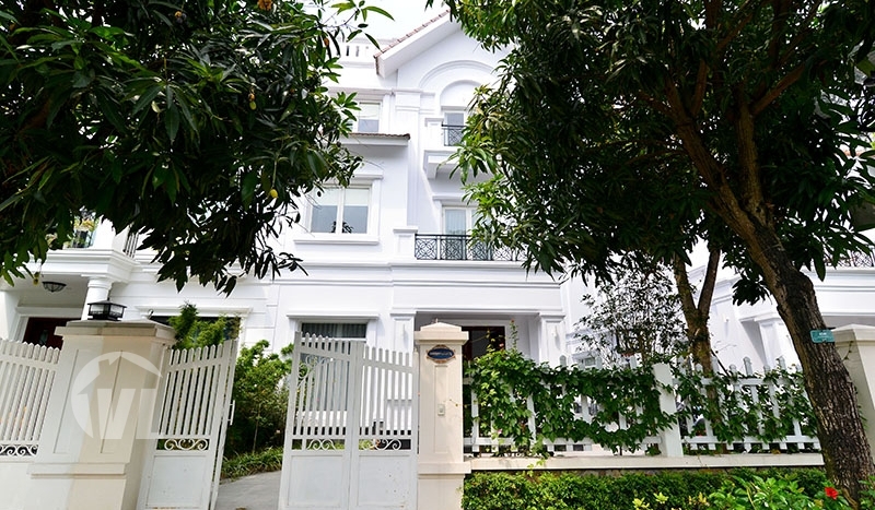 Furnished villa in Vinhomes Riverside for lease next to BIS
