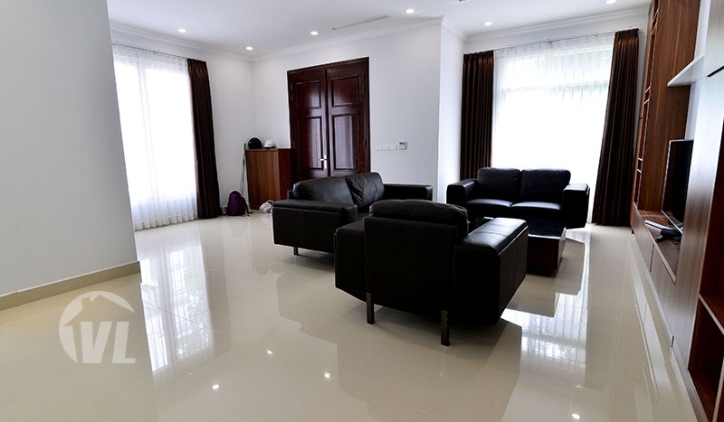 Furnished villa in Vinhomes Riverside for lease next to BIS