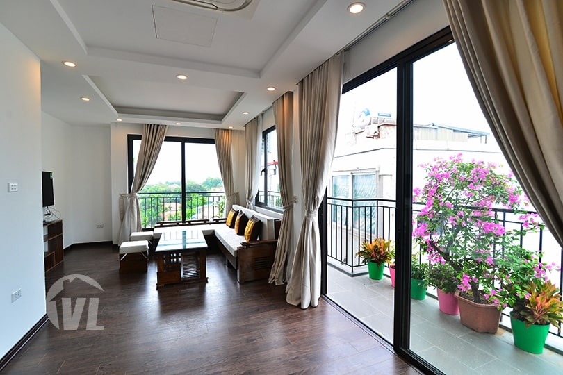 222 Bright 2 bedroom apartment for rent on Xuan Dieu tay Ho