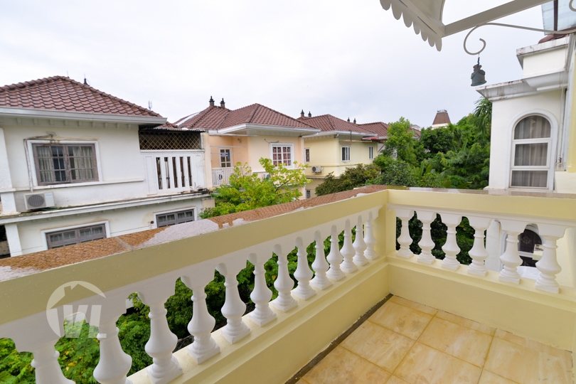 333 Renovated villa with garden in Ciputra close to UNIS school