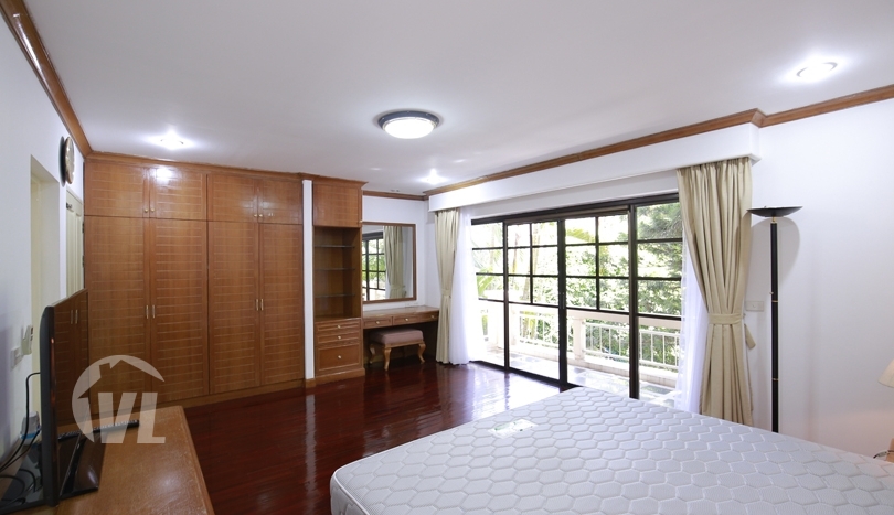 Serviced villa to lease in Hanoi with swimming pool and gym