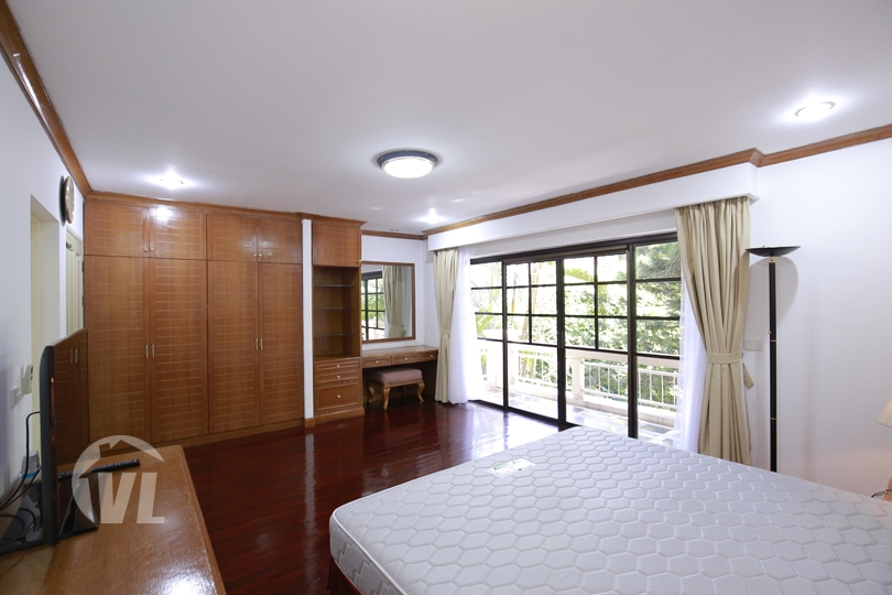 333 Serviced villa to lease in Hanoi with swimming pool and gym