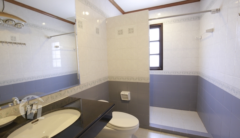 Serviced villa to lease in Hanoi with swimming pool and gym