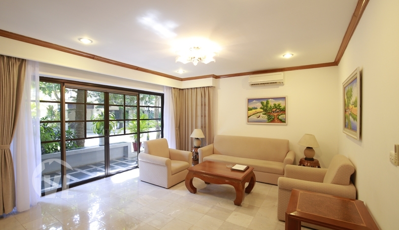 Serviced villa to lease in Hanoi with swimming pool and gym