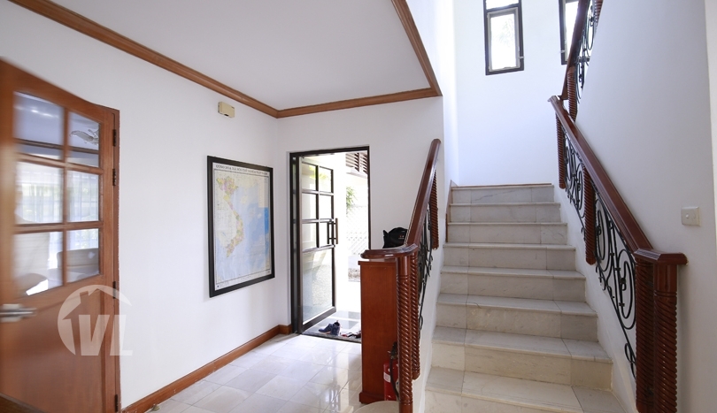 Serviced villa to lease in Hanoi with swimming pool and gym