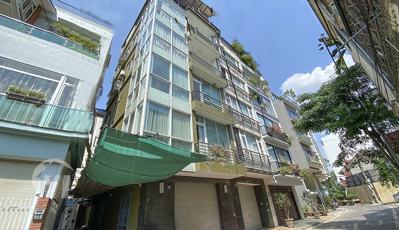 5 bedroom furnished house in Tay Ho with view on the West Lake