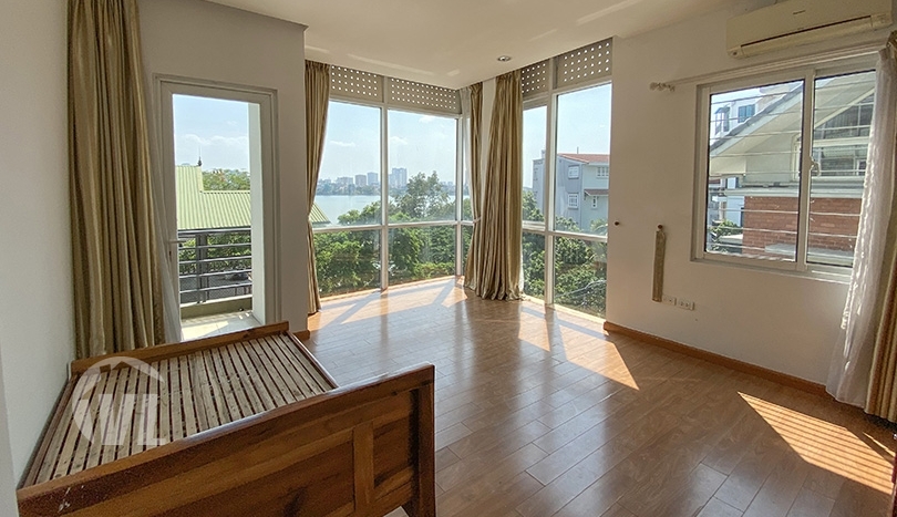 5 bedroom furnished house in Tay Ho with view on the West Lake