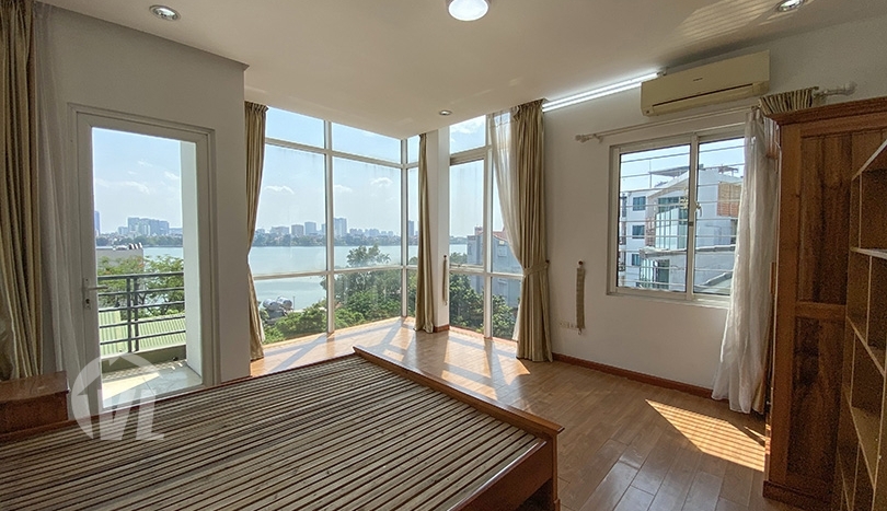 5 bedroom furnished house in Tay Ho with view on the West Lake