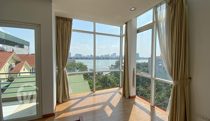 5 bedroom furnished house in Tay Ho with view on the West Lake