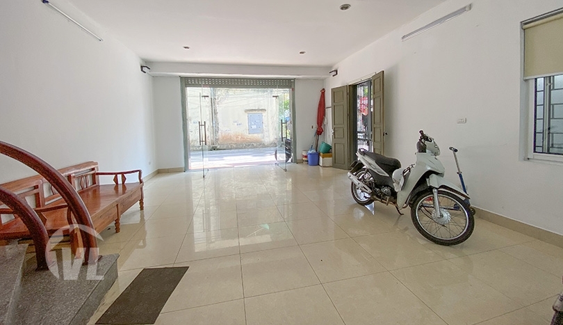 5 bedroom furnished house in Tay Ho with view on the West Lake