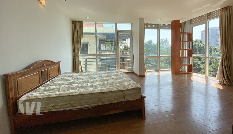 5 bedroom furnished house in Tay Ho with view on the West Lake