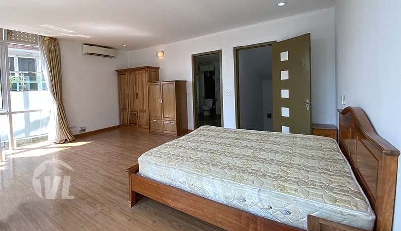 5 bedroom furnished house in Tay Ho with view on the West Lake