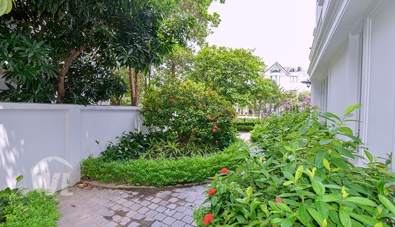 Huge 5 bedroom villa to rent close to BIS in Vinhomes Riverside Hanoi