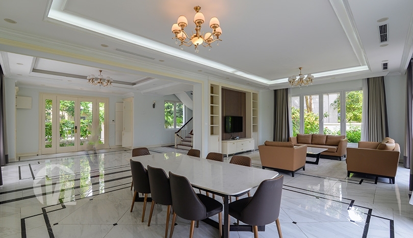 Huge 5 bedroom villa to rent close to BIS in Vinhomes Riverside Hanoi