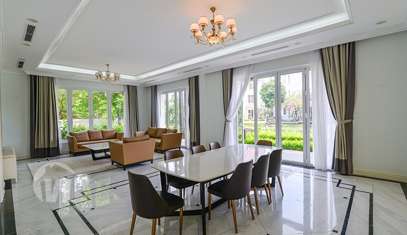 Huge 5 bedroom villa to rent close to BIS in Vinhomes Riverside Hanoi