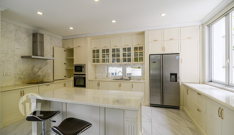 Huge 5 bedroom villa to rent close to BIS in Vinhomes Riverside Hanoi