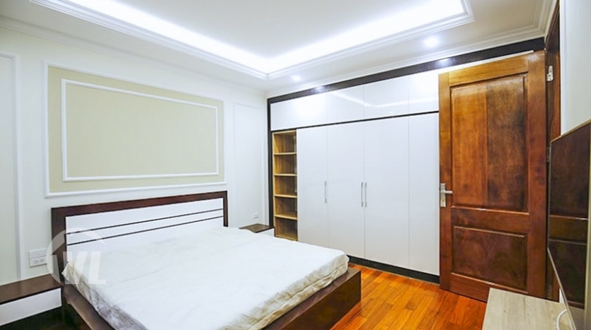 Lake view apartment to rent in Tay Ho, Yen Phu village, 170 sq m