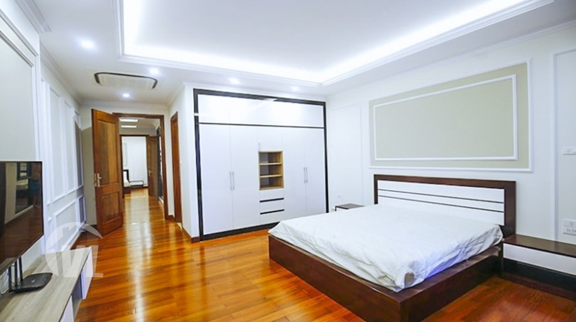 Lake view apartment to rent in Tay Ho, Yen Phu village, 170 sq m