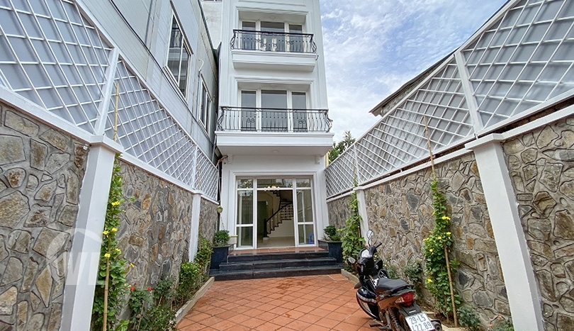 Modern 4 bed rental house with open view in Tay Ho