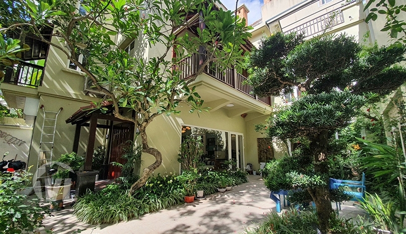 Modern furnished 5 beds villa to lease in Tay Ho district