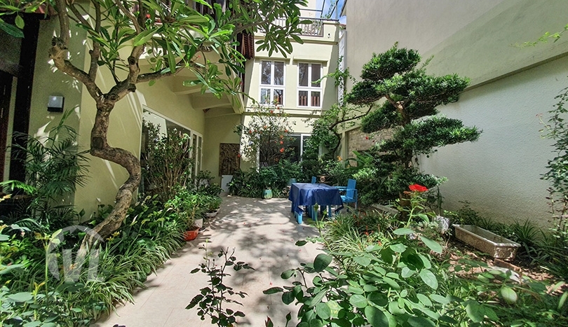 Modern furnished 5 beds villa to lease in Tay Ho district