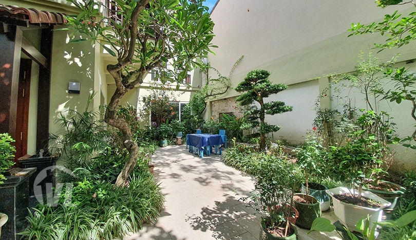 Modern furnished 5 beds villa to lease in Tay Ho district