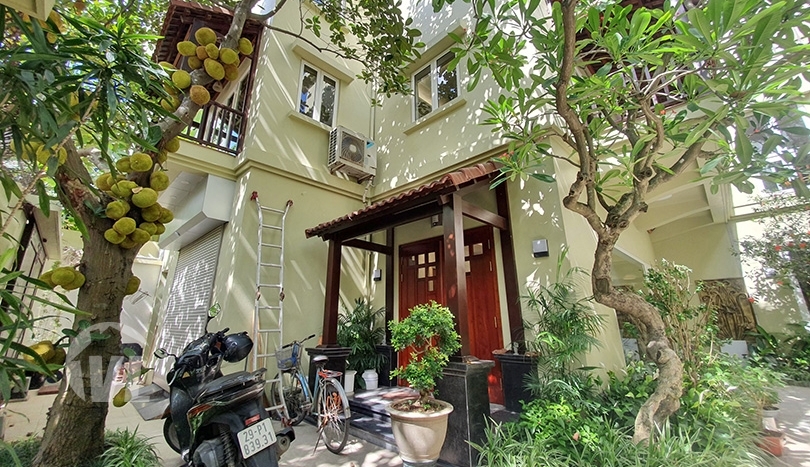 Modern furnished 5 beds villa to lease in Tay Ho district