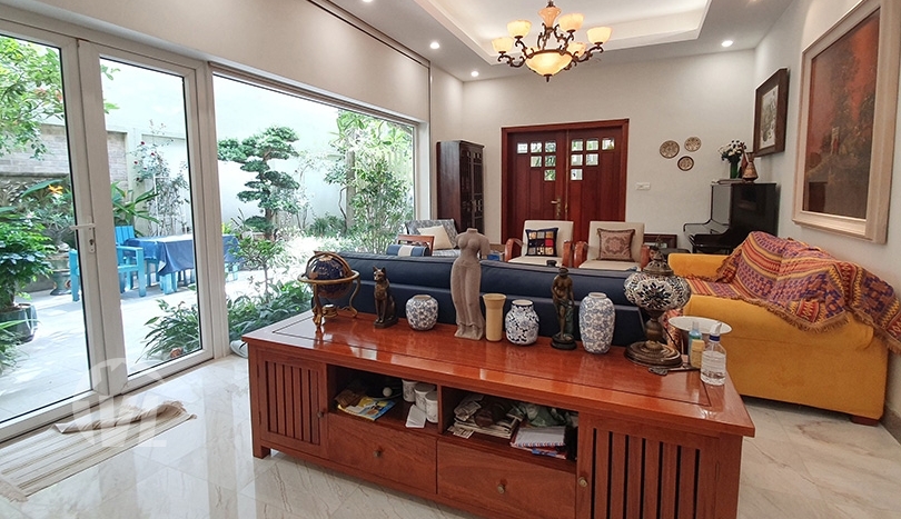 Modern furnished 5 beds villa to lease in Tay Ho district