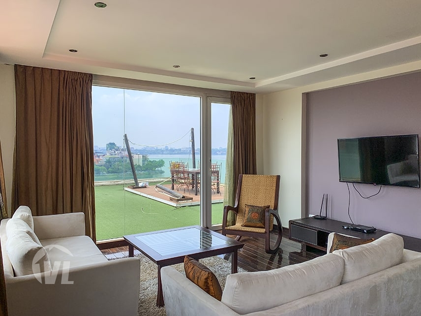 333 1 bedroom penthouse to rent in Tay Ho with private terrace