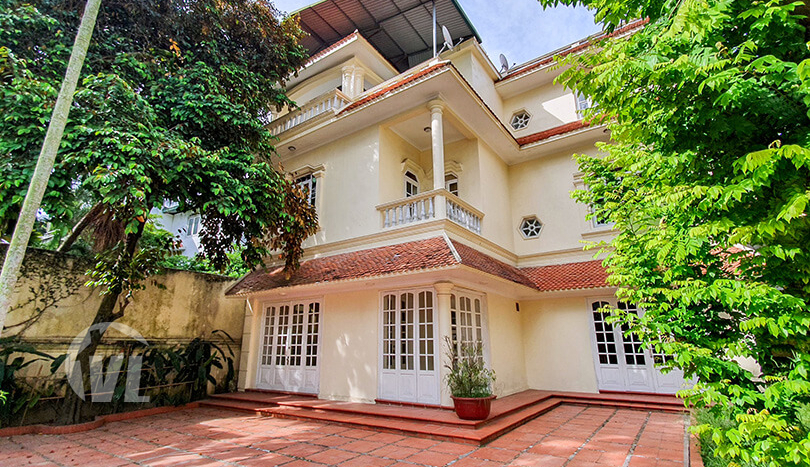 Amazing pool villa with garden to lease in Tay Ho 4 beds 4 baths