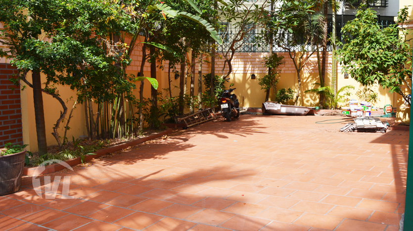 Huge 7 beds house to lease with pool in Tay Ho area