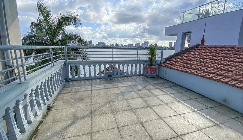 Modern house to lease facing the West Lake in Tay Ho