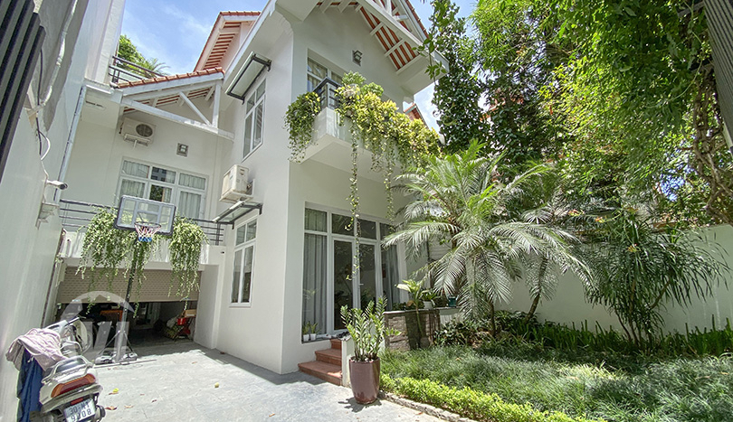 Unique large 5 bedroom villa with garden in Tay Ho for rent