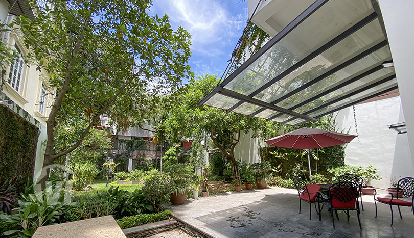 Unique large 5 bedroom villa with garden in Tay Ho for rent